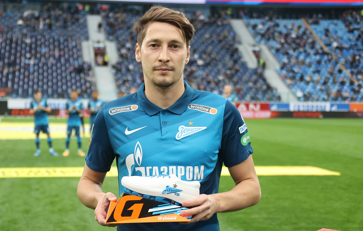 Далер Кузяев получил награду от G-Drive перед матчем против «Ахмата»