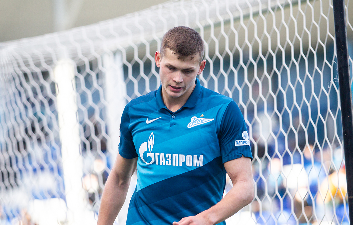 Воспитанник Академии «Зенита» Станислав Крапухин дебютировал за основную команду в матче с «Ахматом»