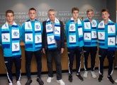 Семь футболистов «Газпром»-Академии подписали первые профессиональные контракты 