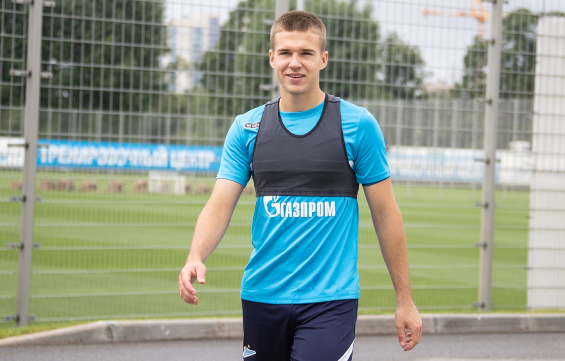 «Зенит» подписал соглашение с Ярославом Михайловым, игрок проведет текущий сезон в «Оренбурге»