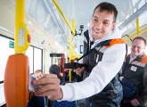 «Давай-давай!»: Артем Дзюба отработал смену в трамвае маршрута №3