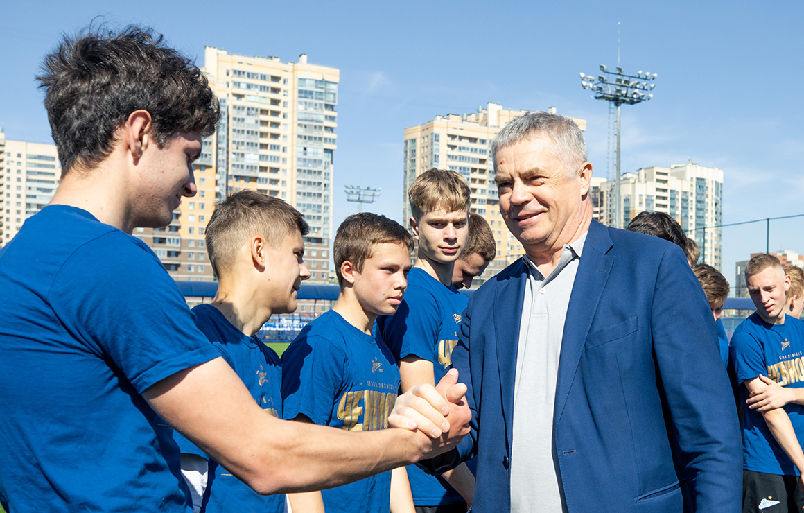Руководство «Зенита» поздравило игроков команды U-17 с чемпионством в ЮФЛ-2