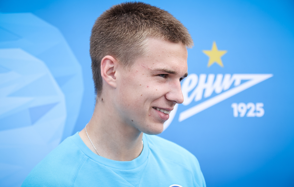 Ярослав Михайлов забил первый гол за «Шальке» в официальном матче - новости  на официальном сайте ФК Зенит
