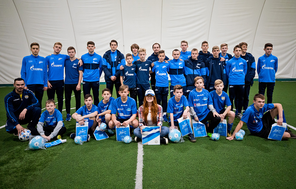 Игроки «Газпром»-Академии посетили ресурсный центр в Никольском