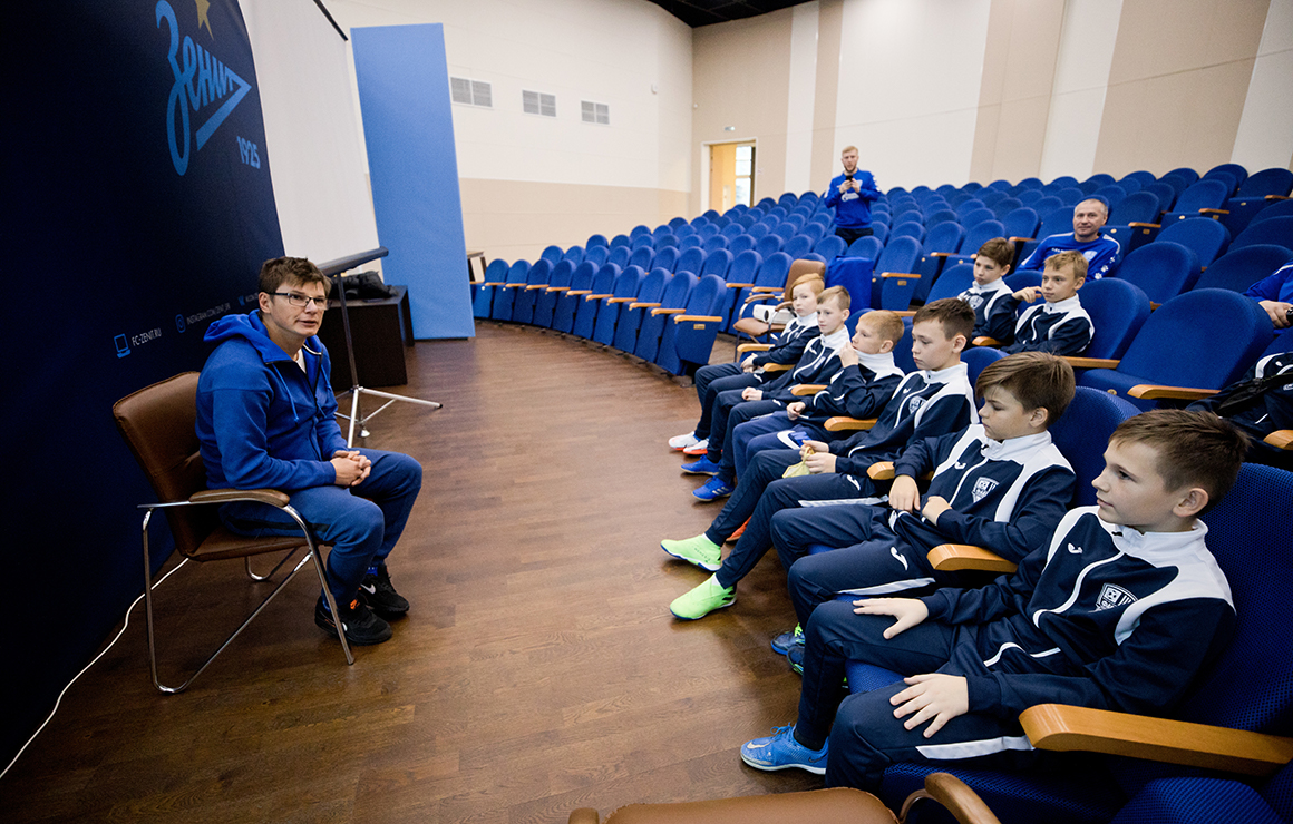 Юные футболисты из Сургута и Ноябрьска проводят сборы в «Газпром»-Академии