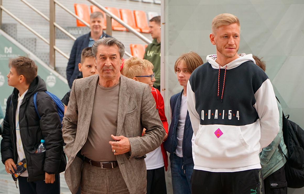 Дмитрий Чистяков и Анатолий Давыдов приняли участие в футбольном фестивале в Петербурге