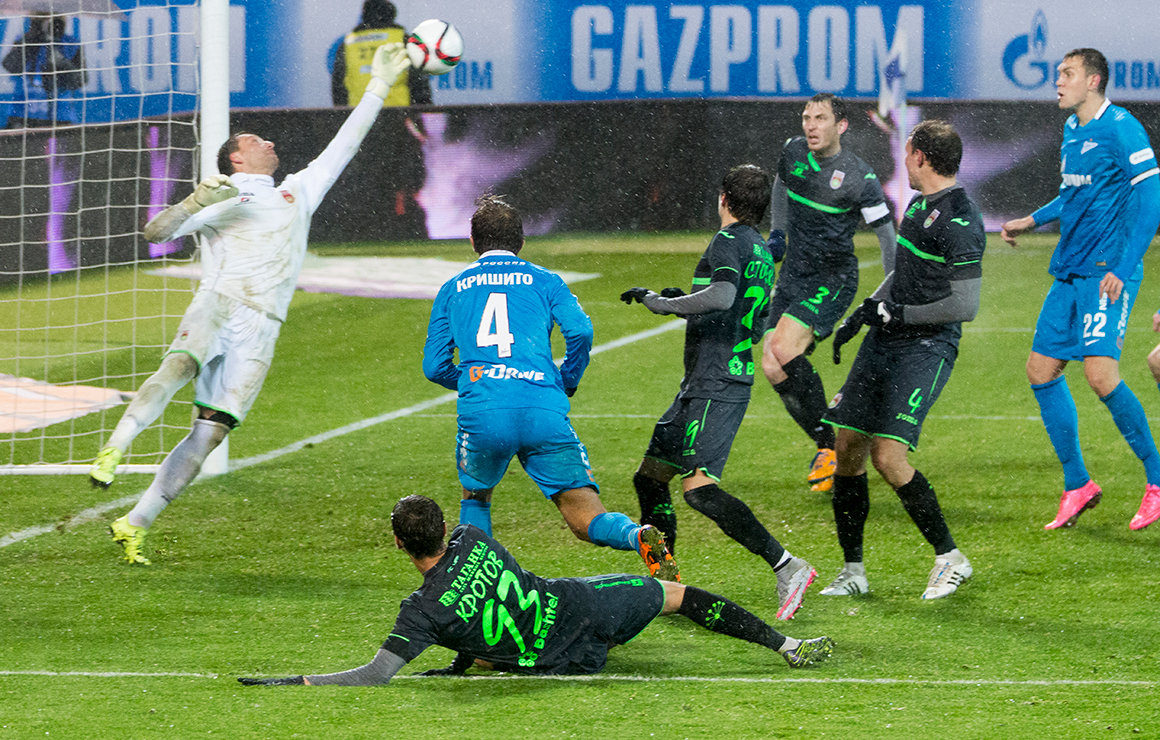 Последний гол Зинченко за «Уфу», 25 ударов по воротам и два пенальти за пять минут: каким был самый безумный домашний матч с уфимцами