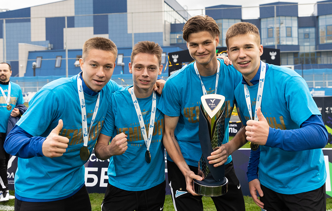 ЮФЛ-1: десять подробностей золотого сезона выпускников «Газпром»-Академии