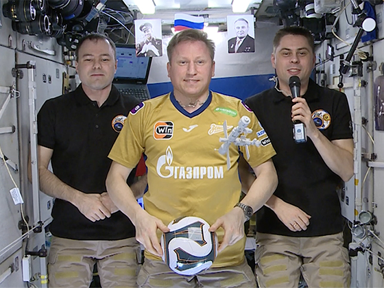 Чемпионская золотая футболка «Зенита» — в космосе!