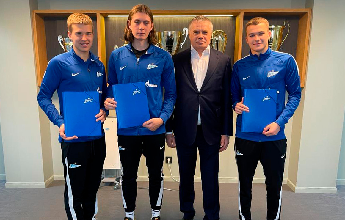 «Зенит» продлил контракты с тремя футболистами юношеской сборной России до 2025 года