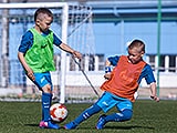 «Ощущаем себя настоящими футболистами»: дети о лагере в Академии сине-бело-голубых