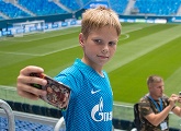 Большой фестиваль футбола: дети из тренировочного лагеря посетили стадионы «Санкт-Петербург» и «Петровский»