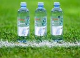Игроки «Зенита» представили питьевую воду в экобутылке от сети АЗС «Газпромнефть» и СИБУРа