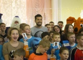 90 добрых дел: Гарай открыл в детском доме 53 традиционный Новогодний рейс Зенита