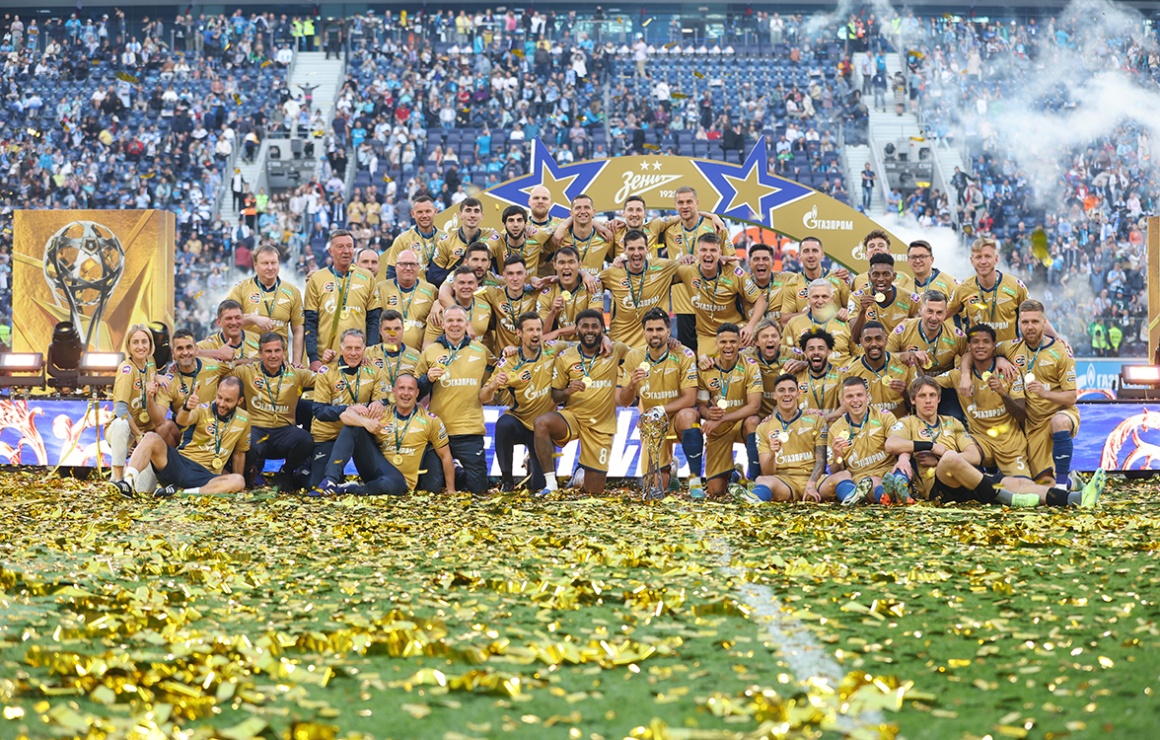 Звезды футбольной столицы: «Зенит» получил кубок и золотые медали чемпионов страны