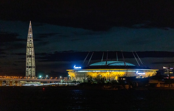 «Газпром Арена» засияет еще ярче: на стадионе установят дополнительное световое оборудование 