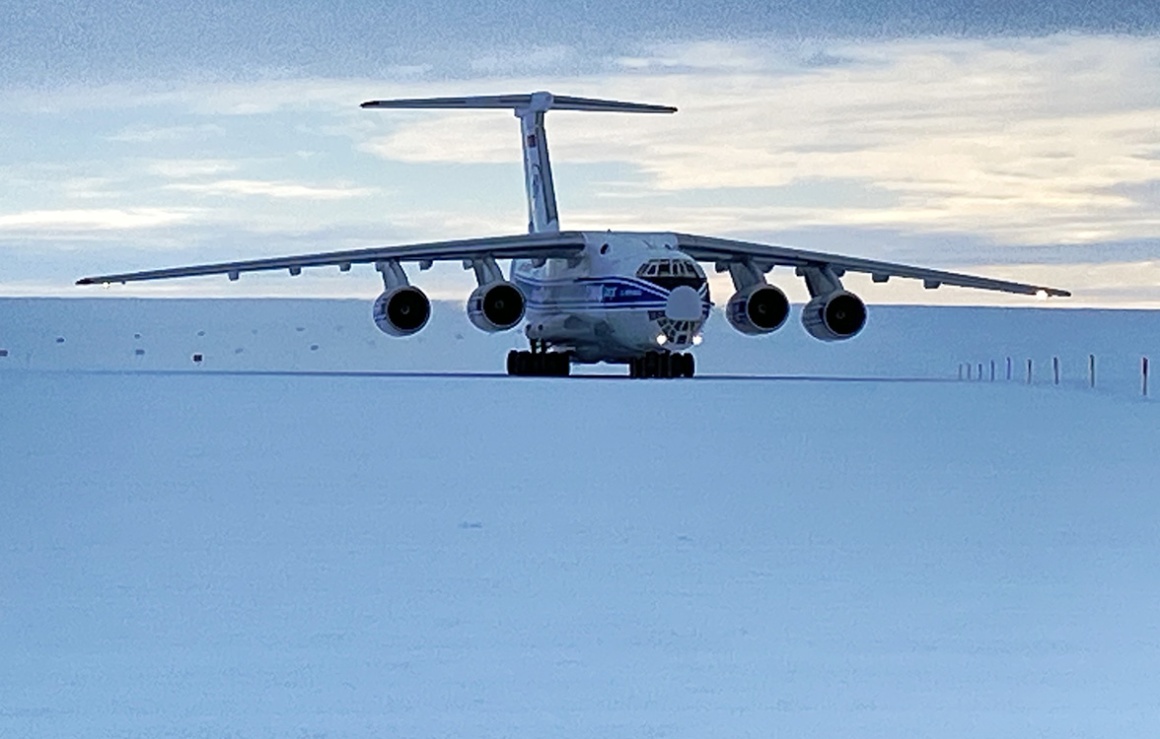 Аэродром в Антарктиде получил имя «Зенит» 